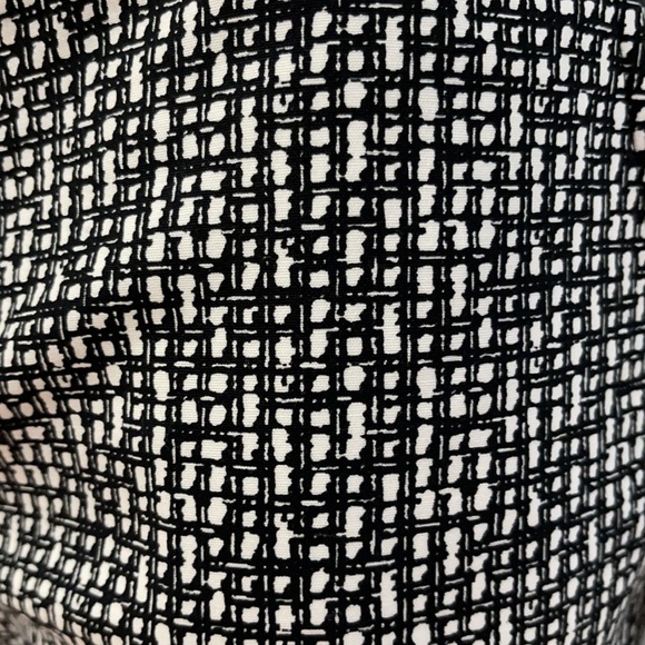 Shorts Black White Grid Pattern, Size 2 - Picture 5 of 9